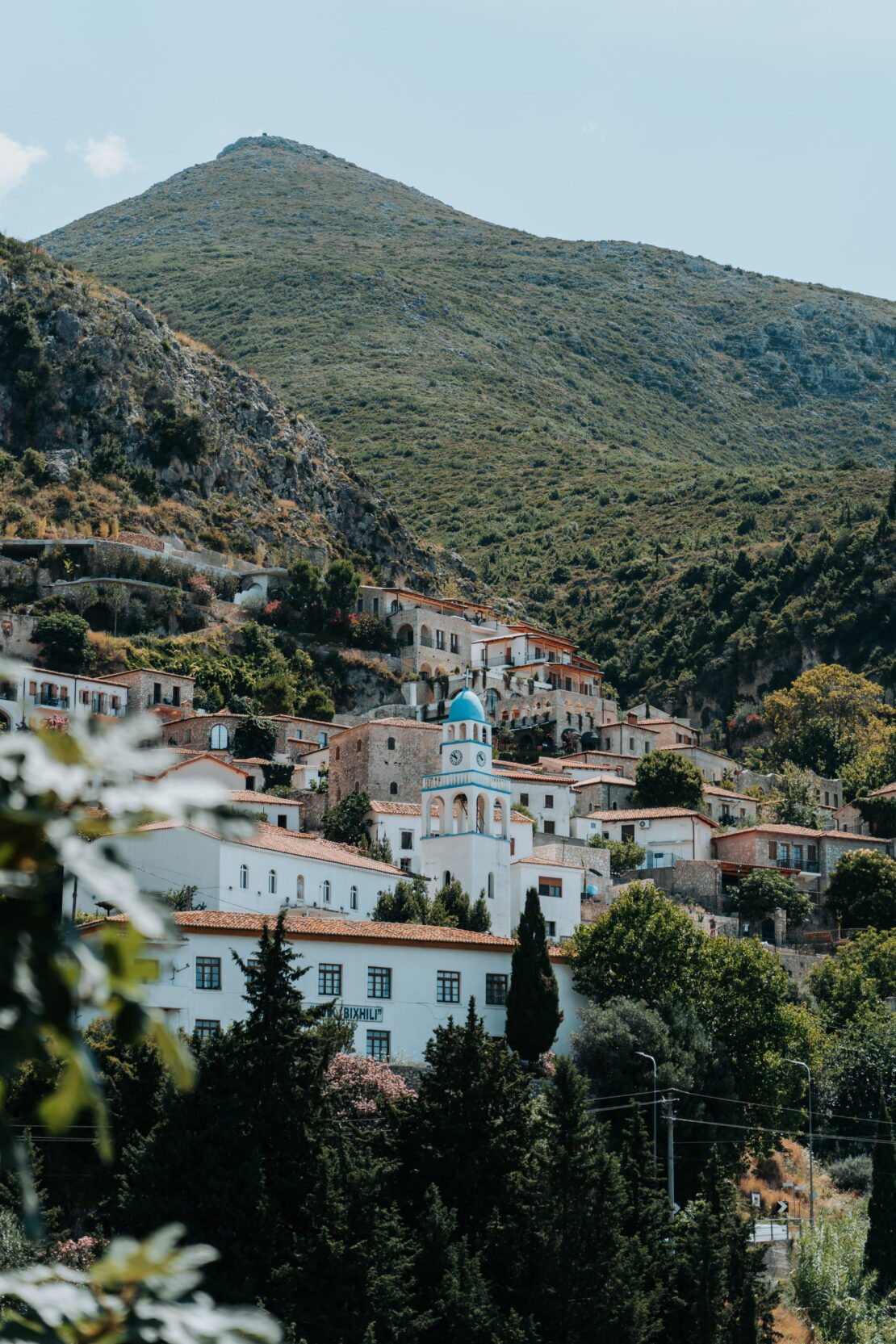 Het dorp Djermi in Albanië